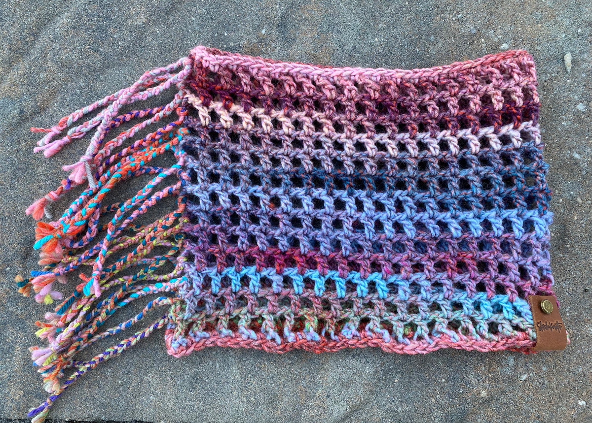 – slashKnots Melrose fringe cowl Crochet -
