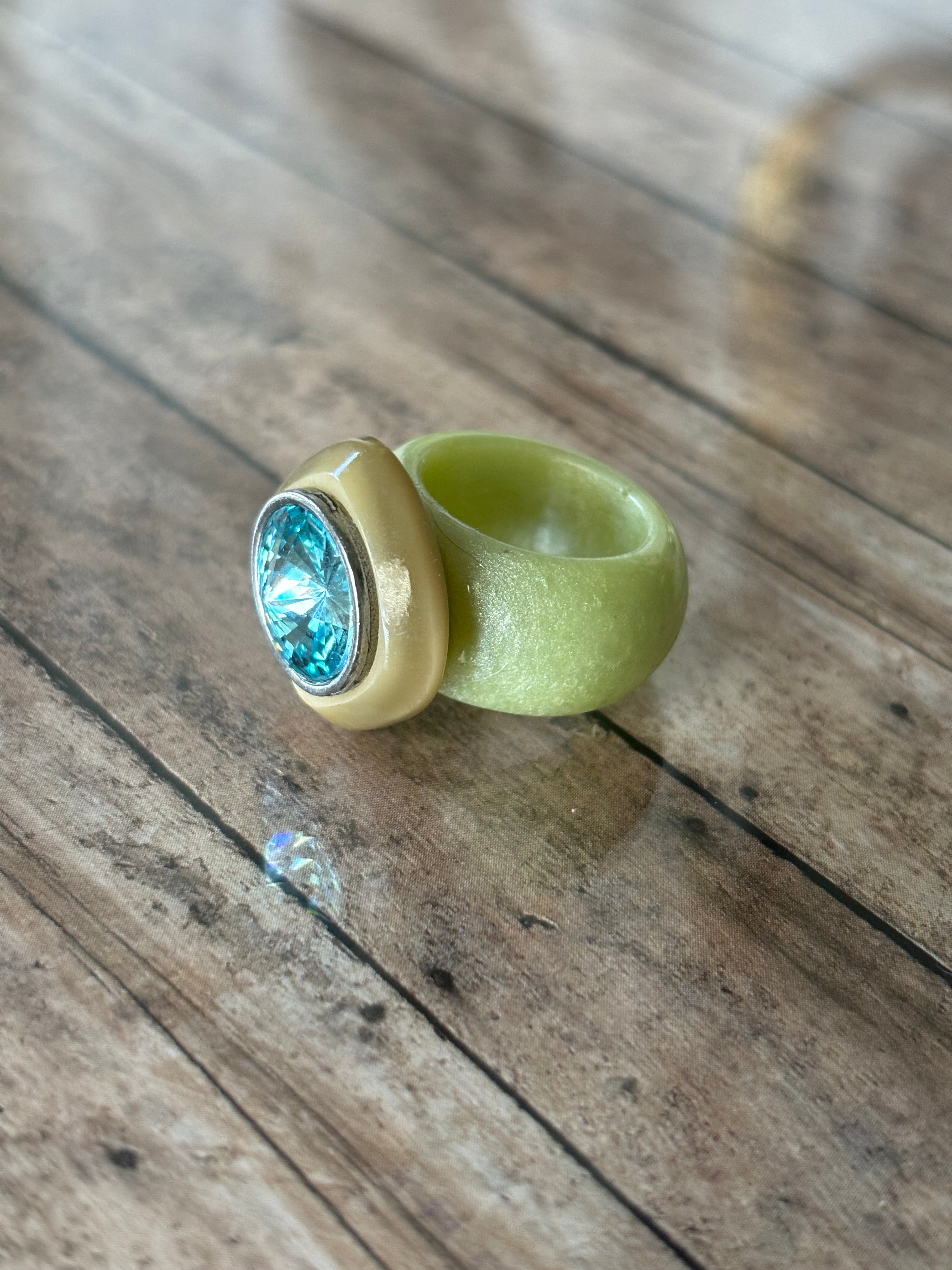 Orb ring - Meadow (size 6)