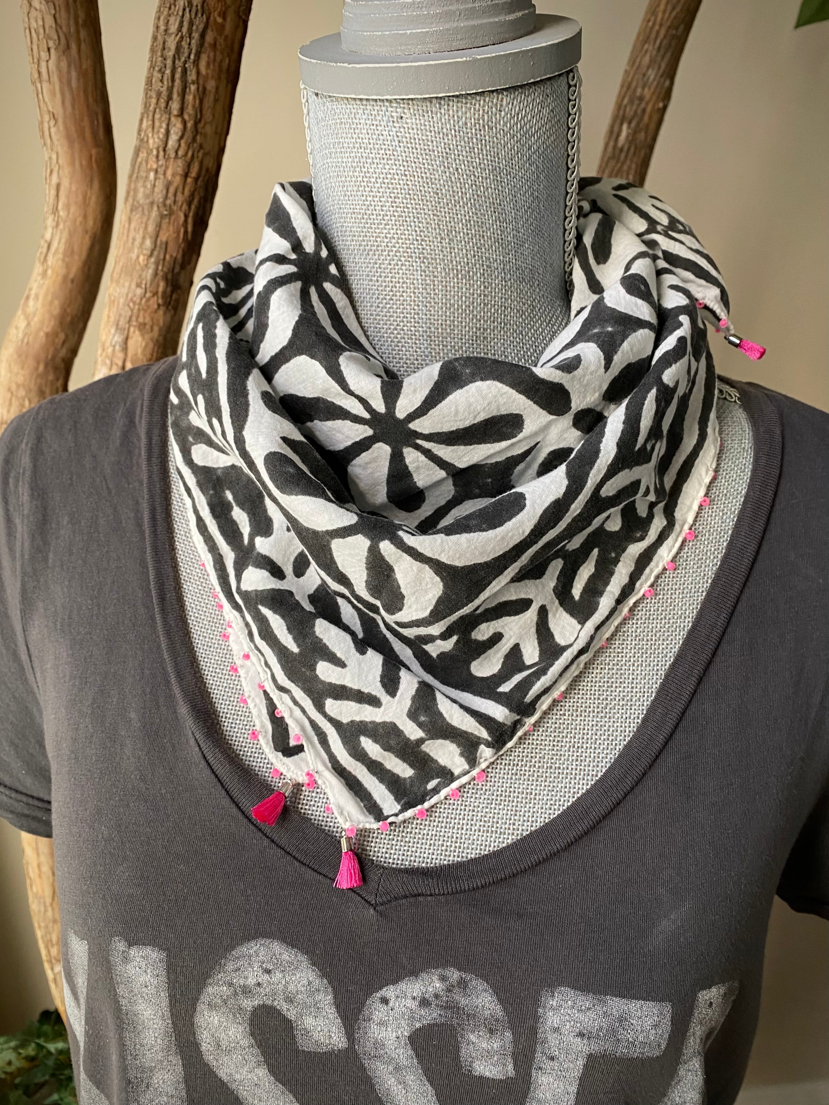 Beaded bandana necklace - Maggie