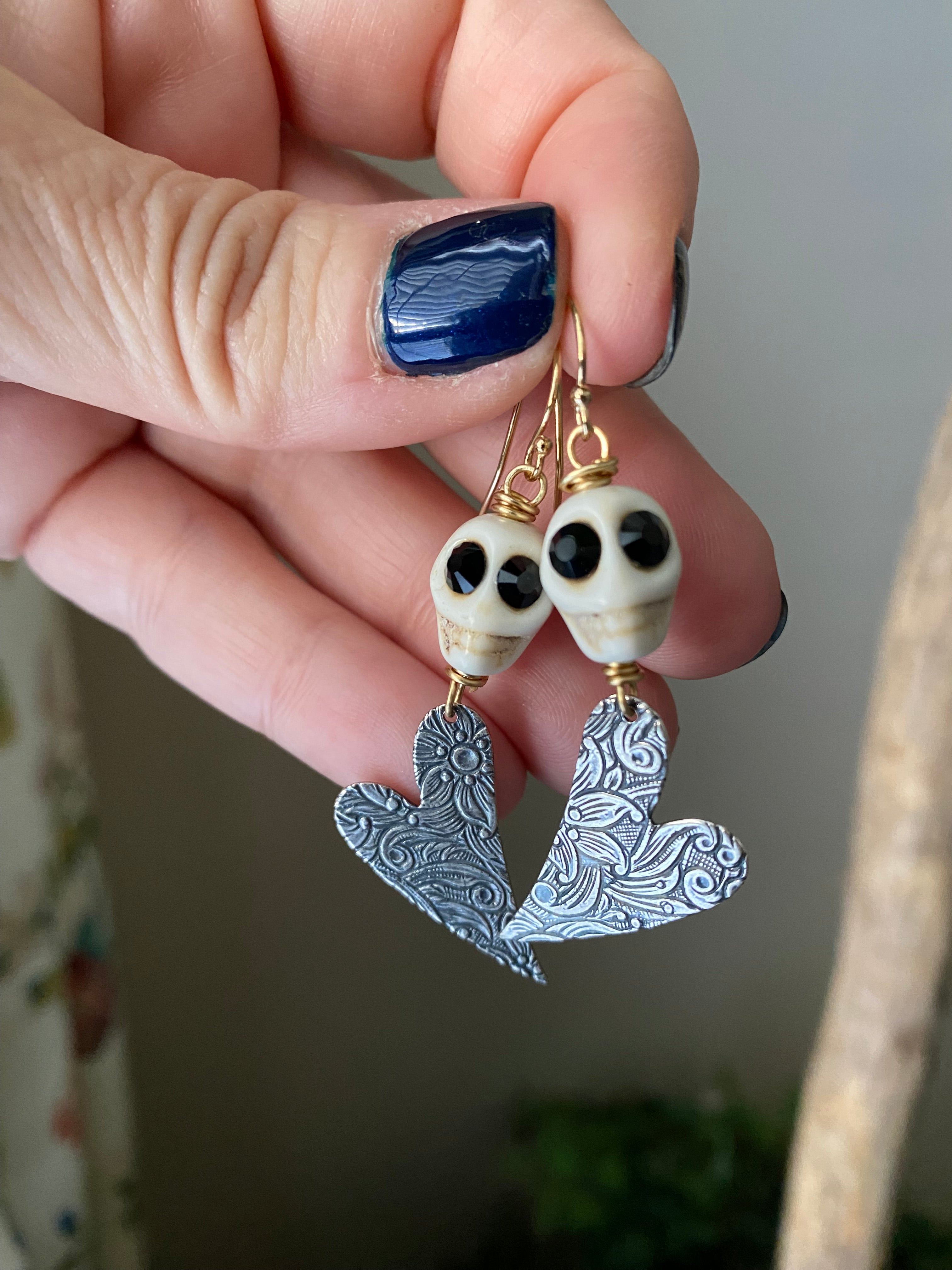 Skull heart earrings - Choose your color