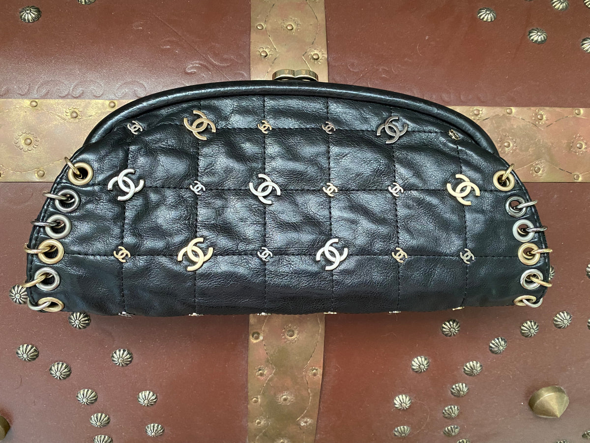 Chanel Classic Vintage Caviar CC Black Diamond Quilted Timeless Clutch