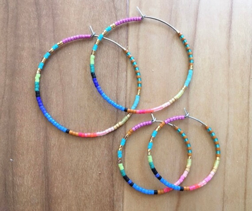 SKINNIES colorful beaded hoops - Mini Rio