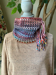 Crochet fringe cowl - Melrose